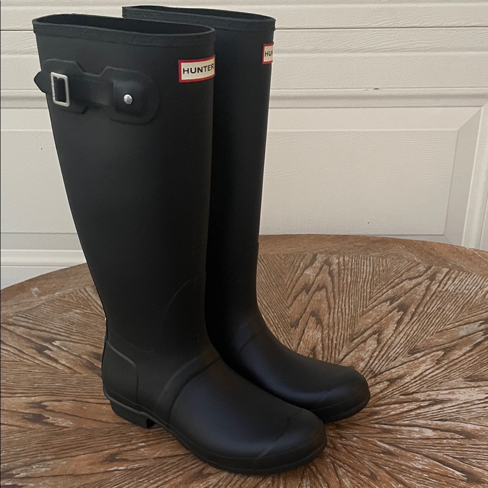 Hunter Women’s Classic Black Rain Boots with Hunter Print on back